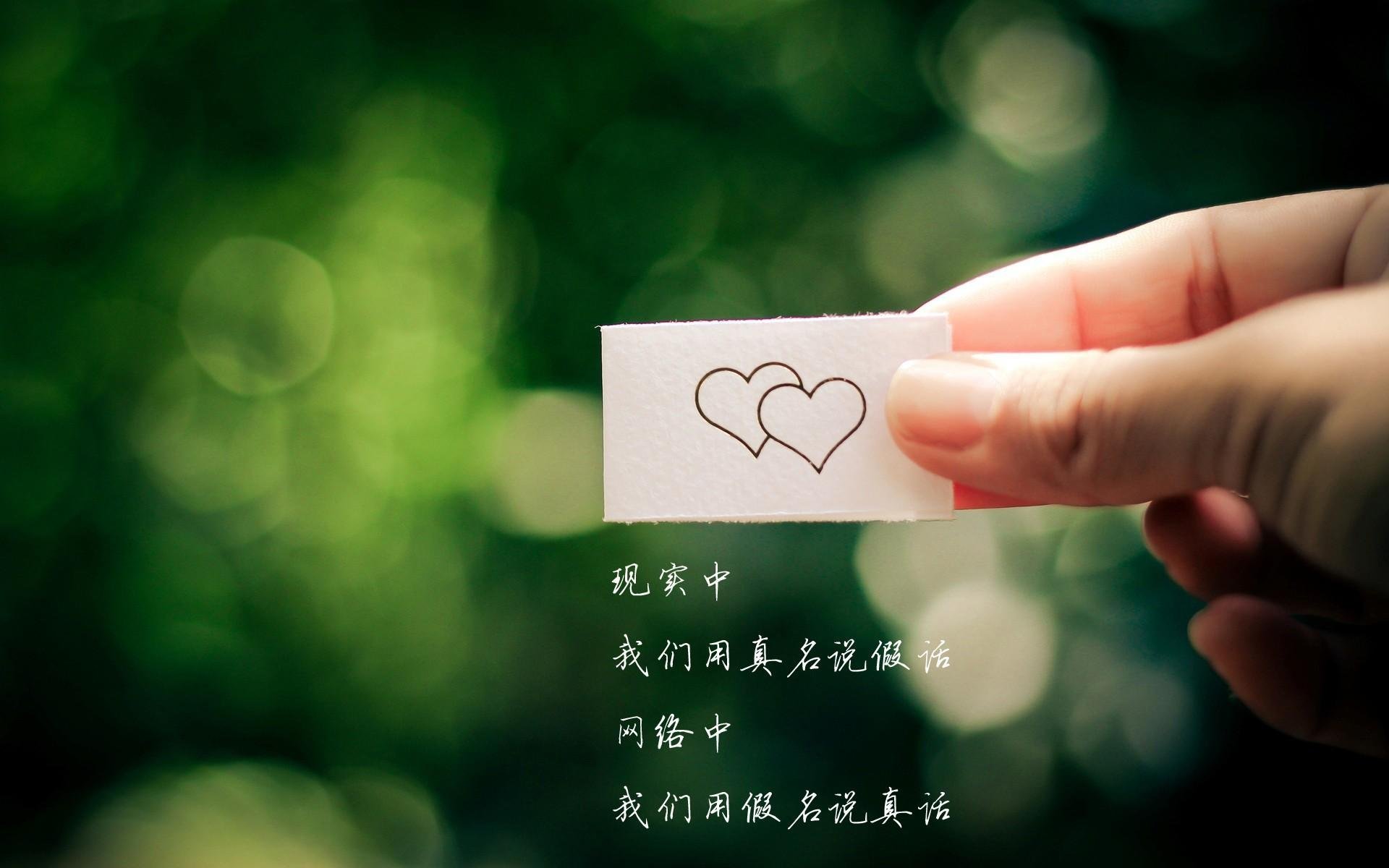 AYX体育-梅西首秀即助攻，巴黎豪夺连胜，梅西首秀引全场躁动 巴黎4连胜登顶