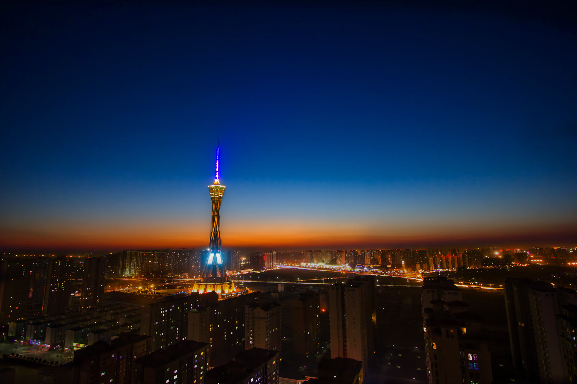 爱游戏体育（AYX）官方APP下载-乔治称必须打出强硬风格提升内线表现，乔治yong